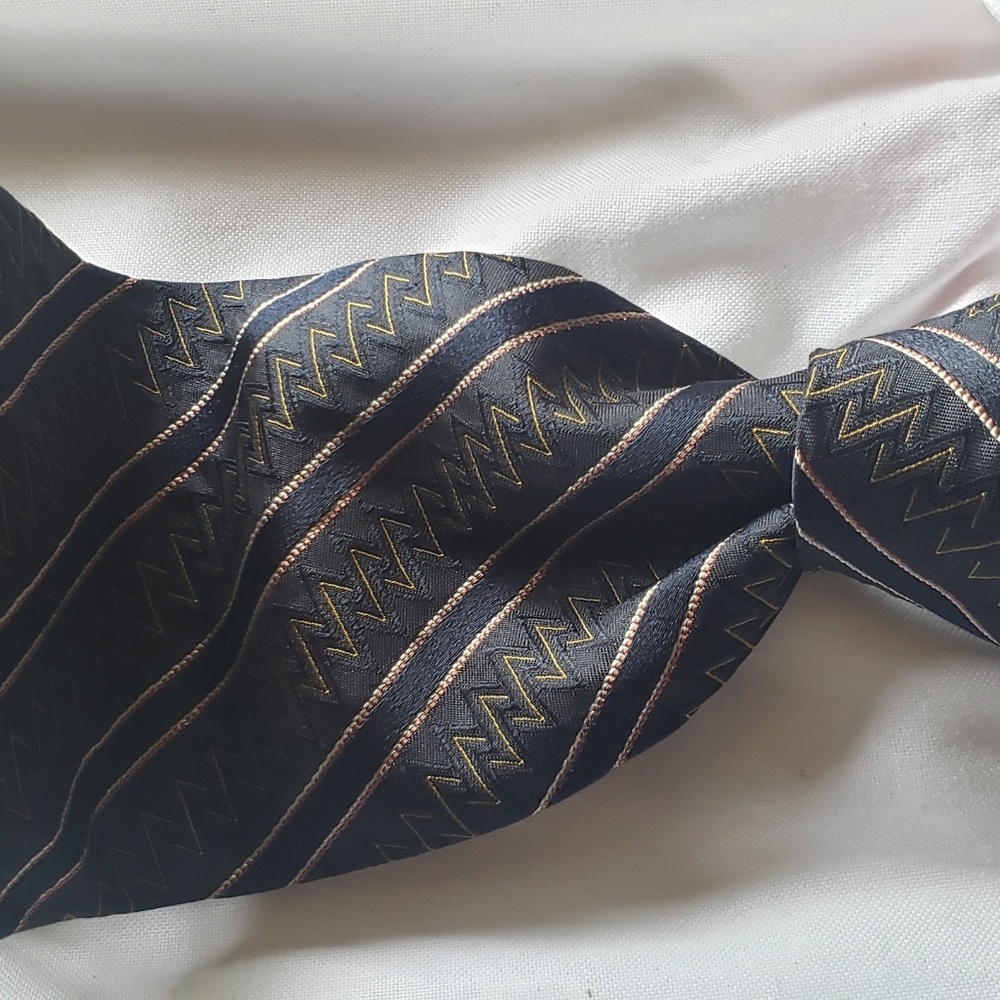 DONNA KAREN Men's ties